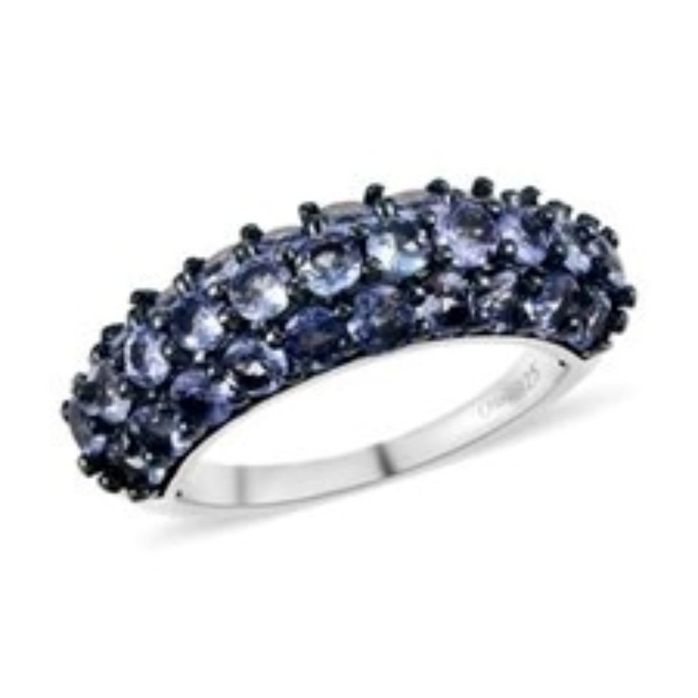 Woman's Ring Size 8